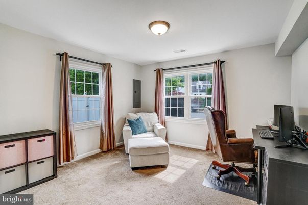 Home Office, Interior