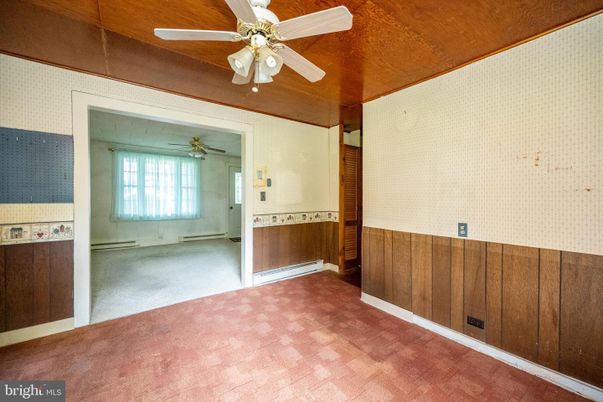 Empty room, Interior