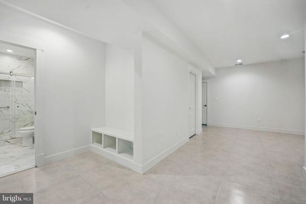 Bathroom, Empty room, Interior, Marble, Marble Walls, Recessed Lighting