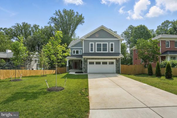 Attached, Exterior, Facade, American Craftsman
