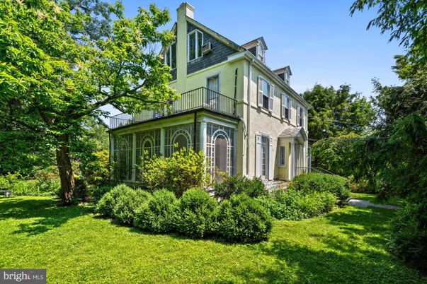 Backyard, Exterior, Facade, Queen Anne Victorian