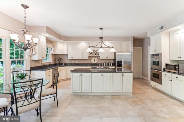 Chandelier, Dining room, Interior, Kitchen, Pendant Lights, Recessed Lighting, Stainless Steel Appliances