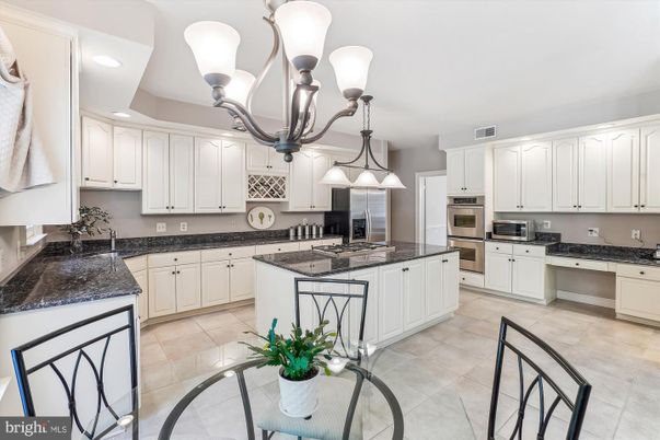 Chandelier, Interior, Kitchen, Recessed Lighting, Stainless Steel Appliances