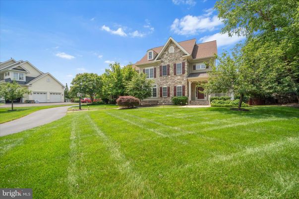 Attached, Backyard, Exterior, Facade, Queen Anne Victorian