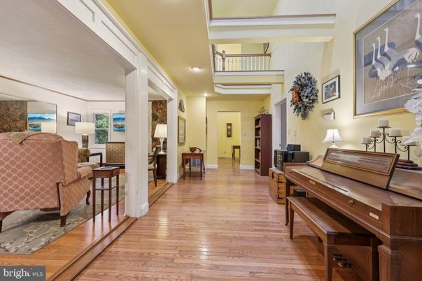 Interior, Piano, Recessed Lighting, Wood Texture Flooring