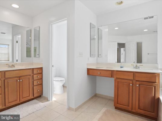 Bathroom, Dual Sink Vanities, Interior, Recessed Lighting