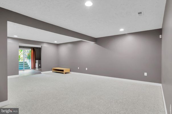 Empty room, Interior, Recessed Lighting