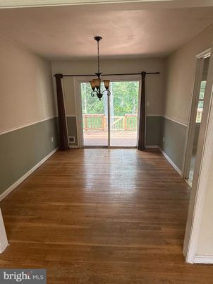 Chandelier, Empty room, Interior, Pendant Lights, Wood Texture Flooring