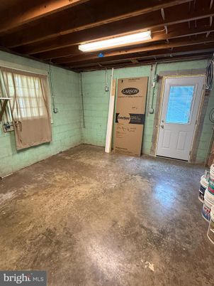 Empty room, Interior, Wooden Beams