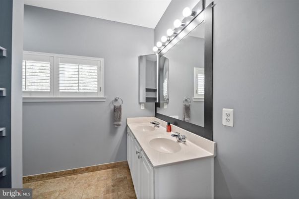 Bathroom, Dual Sink Vanities, Interior