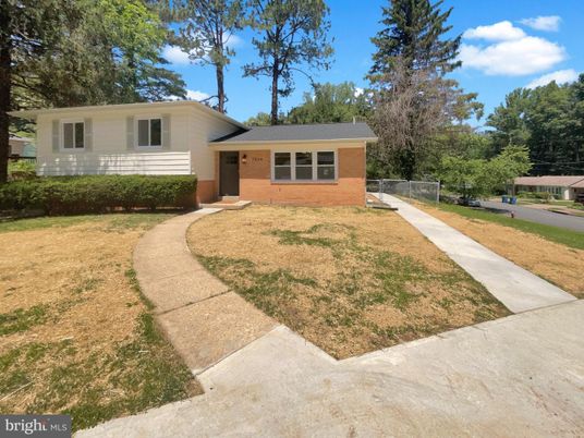 Exterior, Facade, Brick Facade, Split Level