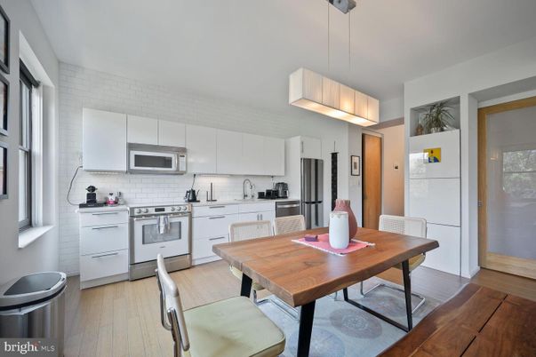Dining room, Interior, Kitchen, Pendant Lights, Stainless Steel Appliances, Wood Texture Flooring