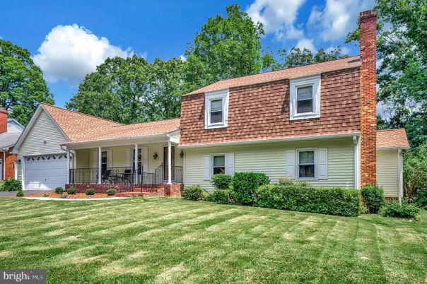 Attached, Exterior, Facade, Cape Cod