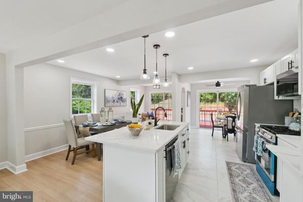 Dining room, Interior, Kitchen, Pendant Lights, Recessed Lighting, Wood Texture Flooring