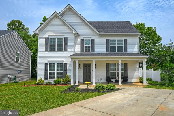 Exterior, Facade, Farmhouse