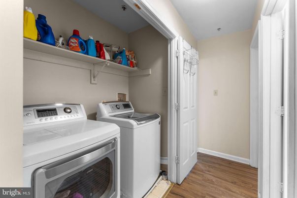 Interior, Utility Closets, Washer, Wood Texture Flooring