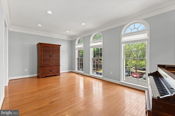 Interior, Piano, Recessed Lighting, Wood Texture Flooring