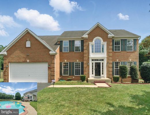 Attached, Exterior, Facade, Brick Facade, Brick Traditional