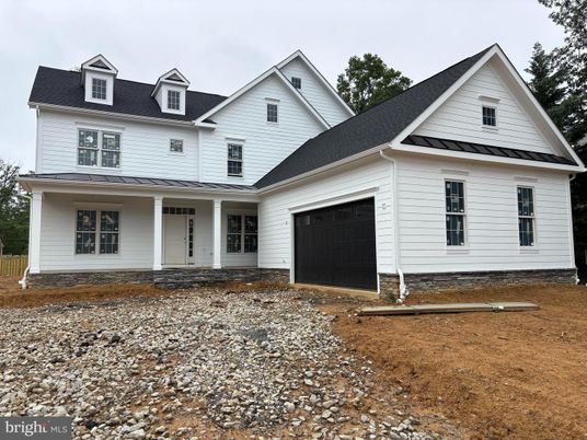 Attached, Exterior, Facade, Farmhouse