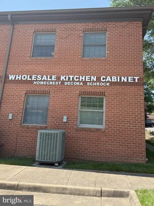 Exterior, Facade, Brick Facade, Rowhouse