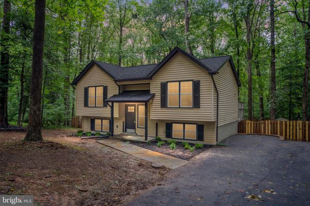 Backyard, Exterior, Facade, Raised Ranch