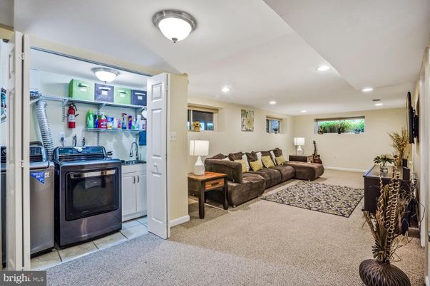 Interior, Living room, Recessed Lighting, Washer