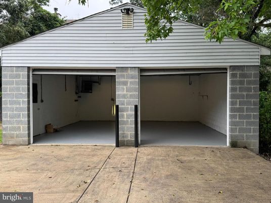 Detached Garage, Exterior