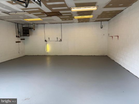Empty room, Garage, Interior