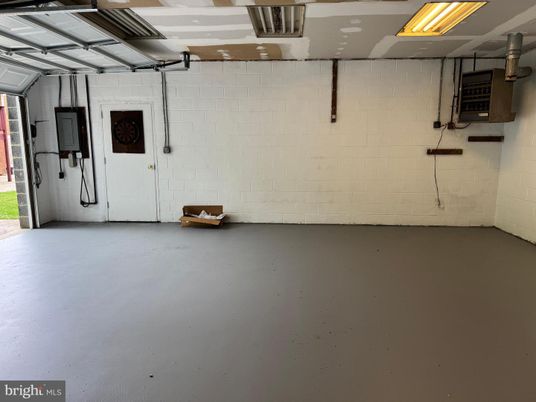Garage, Interior