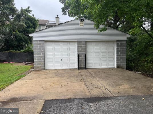 Detached Garage, Exterior