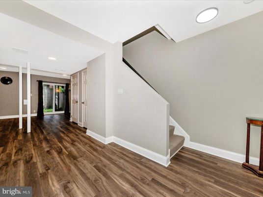 Interior, Recessed Lighting, Wood Texture Flooring