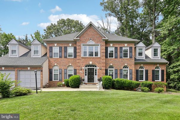 Attached, Exterior, Facade, Brick Facade, Georgian