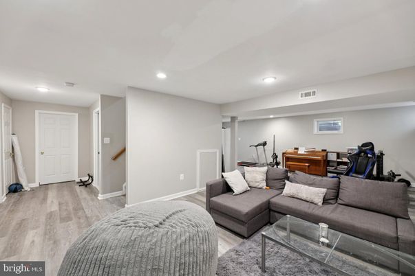 Fitness Equipment, Interior, Living room, Recessed Lighting, Wood Texture Flooring