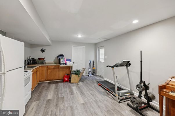Fitness Equipment, Interior, Recessed Lighting, Wood Texture Flooring