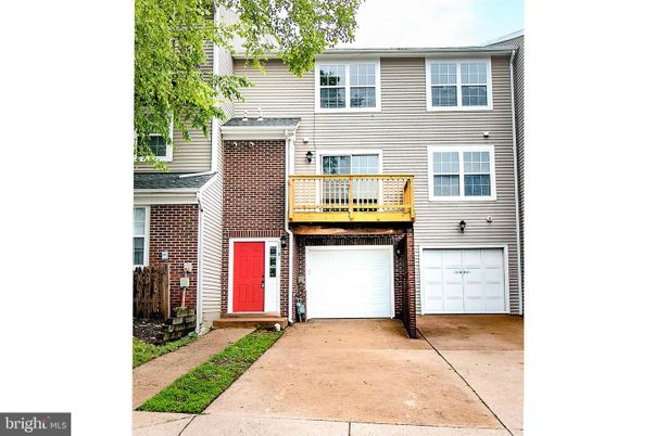 Attached, Exterior, Facade, Brick Facade, Rowhouse