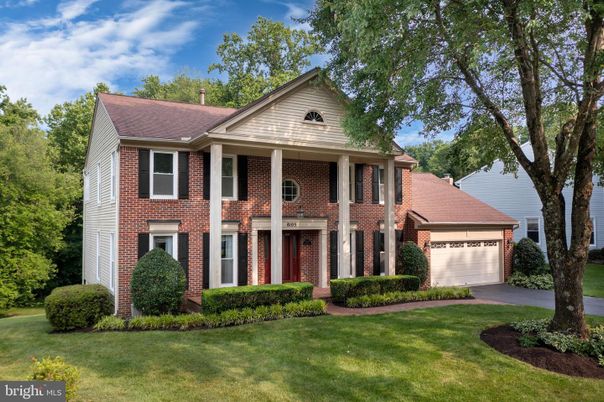 Attached, Exterior, Facade, Brick Facade, Georgian