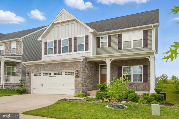 Attached, Exterior, Facade, Farmhouse
