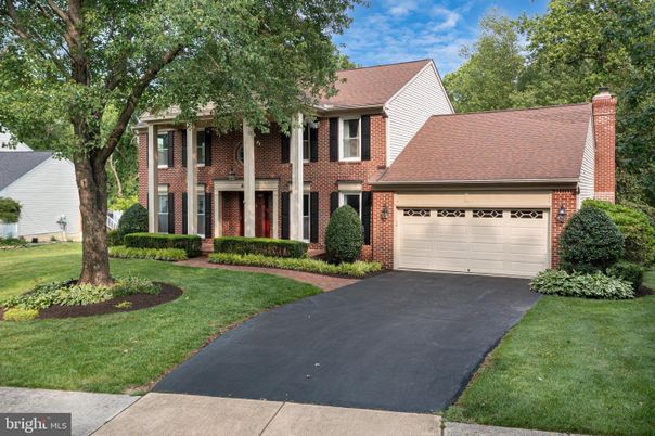 Attached, Exterior, Facade, Brick Facade, Georgian