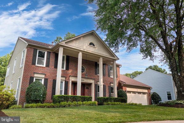 Attached, Exterior, Facade, Brick Facade, Georgian
