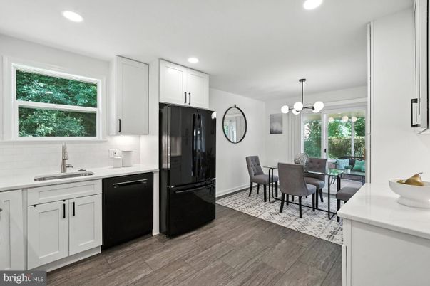Dining room, Interior, Kitchen, Pendant Lights, Recessed Lighting, Wood Texture Flooring