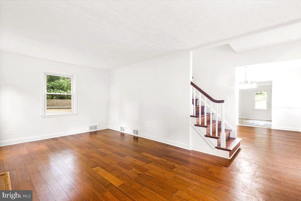 Empty room, Interior, Pendant Lights, Wood Texture Flooring