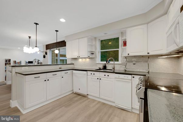 Interior, Kitchen, Pendant Lights, Recessed Lighting, Wood Texture Flooring