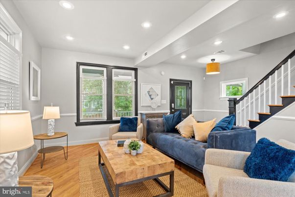 Interior, Living room, Pendant Lights, Recessed Lighting, Wood Texture Flooring