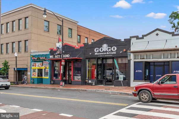 Exterior, Facade, Rowhouse