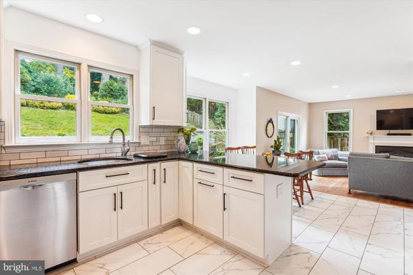 Interior, Kitchen, Living room, Marble, Recessed Lighting, Stainless Steel Appliances