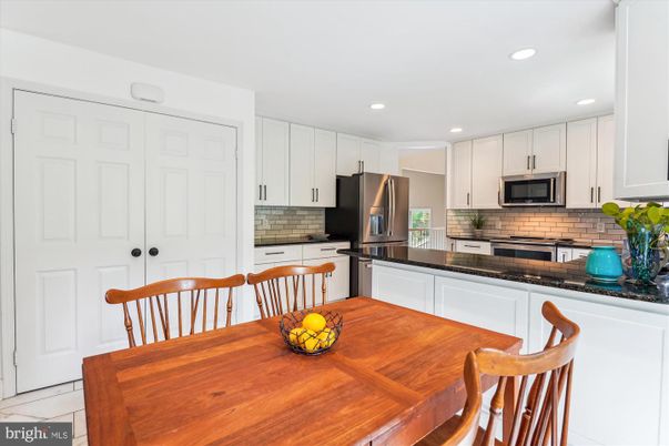 Dining room, Interior, Kitchen, Recessed Lighting, Stainless Steel Appliances