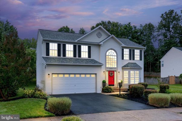 Attached, Exterior, Facade, Farmhouse