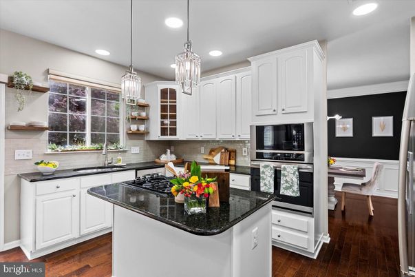 Dining room, Interior, Kitchen, Pendant Lights, Recessed Lighting, Wood Texture Flooring