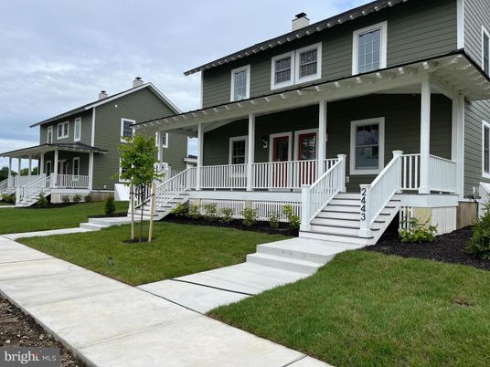 Exterior, Facade, American Foursquare
