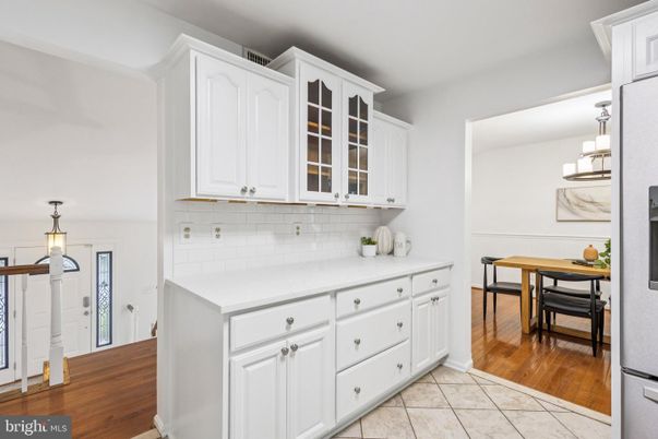 Dining room, Interior, Kitchen, Pendant Lights, Wood Texture Flooring